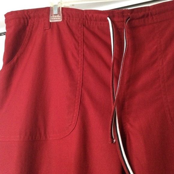 Options Red scrubs pants - Picture 3 of 11